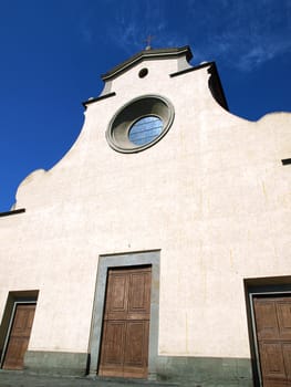 Florence - bright sunlight of beautiful shapes of the Santo Spirito facade