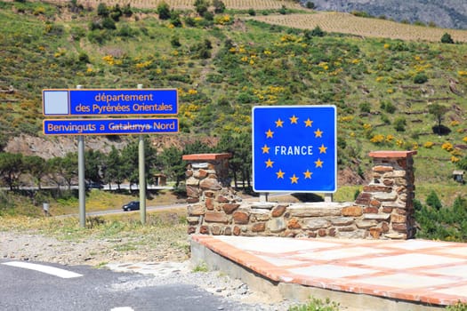 Border sign between France and Spain.