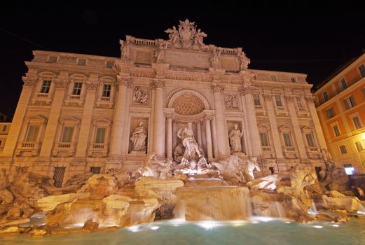 Night scene at Trevi fountain