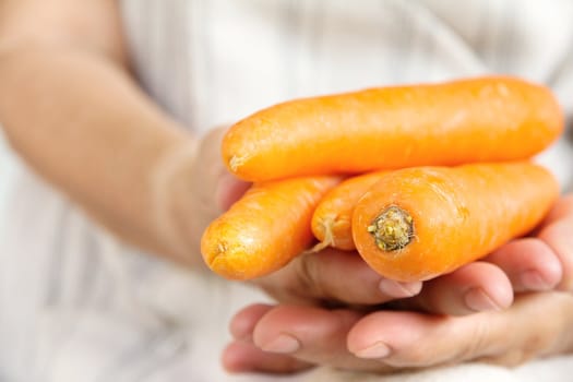 hand holding carrot