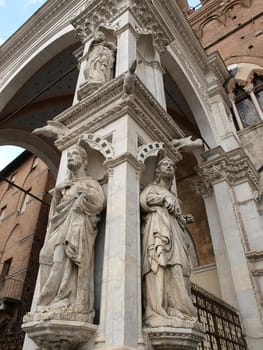Siena - wonderfully decorated Capella di Piazza at Palazzo Pubblico