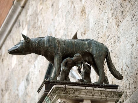 Siena - the town's emblem; a she-wolf suckling the infants Romulus and Remus.