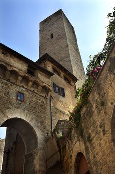 Stone Arch de Becci de Cuganesi Tower Narrow Street Via San Giovani San Gimignano Tuscany Italy