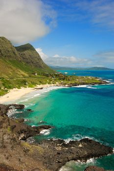 A small town on the Hawaiian island of Oahu with blue sky and clear water