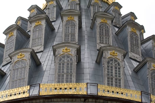 Cupola: fence, windows and angels
