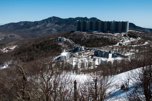 hotel on high mountain overlooking grandfather mountain