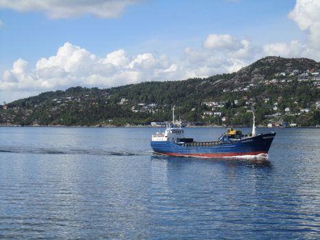 Liten sandfrakt skute langs norskekysten