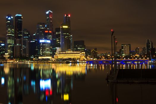 fullerton hotel night view at the marina bay