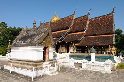 The highlight of the visit to the city of Luang Prabang is inevitable to visit Wat Xieng Thong, which is an important measure and is most beautiful.The measure has also been fostering care of his family and he's living his life, bright lights, Sri Wattana.