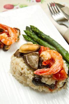 risotto with shrimp, mussels, asparagus and mushrooms