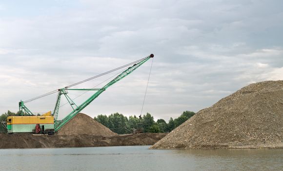 Career dredge on extraction of gravel