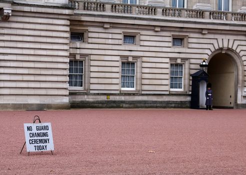 No guard changing ceremony at Buckingham Palace