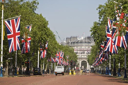 The Mall with flags leading to the entrance of the Buckingham Palace in London