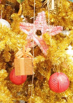 Christmas-tree decorations (star & gift & ball)