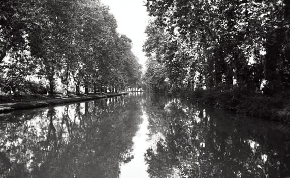 b/w of Canal du Midi, France