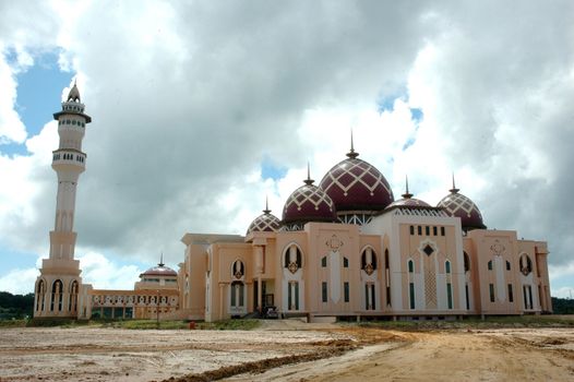 Mosque Baitul Izzah Tarakan, Indonesia in the final stages of development