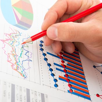 Analyse company year report with graphs and pencil