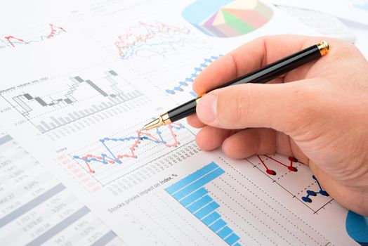 Analyse company year report with graphs and pencil