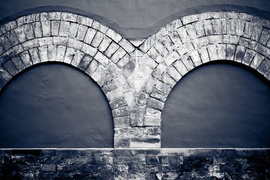 A double arch decoration on a wall.