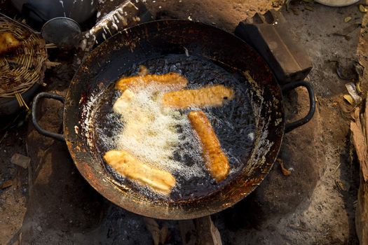 Fried bananas in hot oil