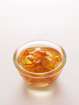 close up of a bowl of golden shallot oil