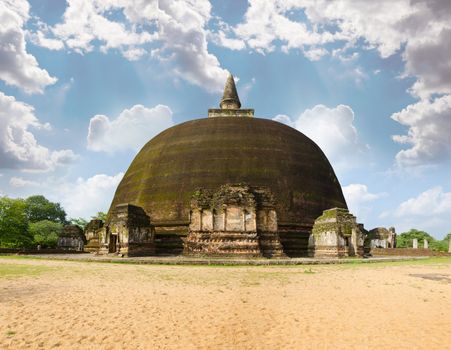The Rankot Vihara or the Golden Pinnacle Dagoba in Polonnaruwa, 12th century