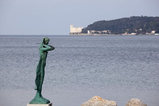 La mula de trieste - Statue on the sea - Italy