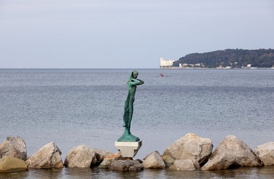La mula de trieste - Statue on the sea - Italy
