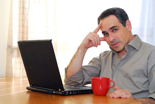 Man sitting at a desk and looking into his computer