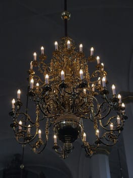 Classical Style Old Beautiful Crystal Chandelier        