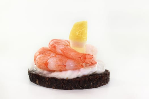 Canape with shrimp, cream cheese and lemon