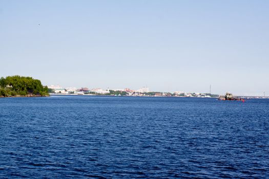 A river and a ship and a city
