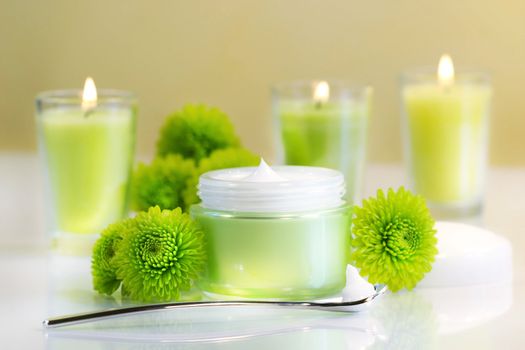 Moisturizing face cream with candles