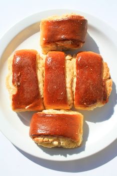 Close up of a nazook pastry on a plate.