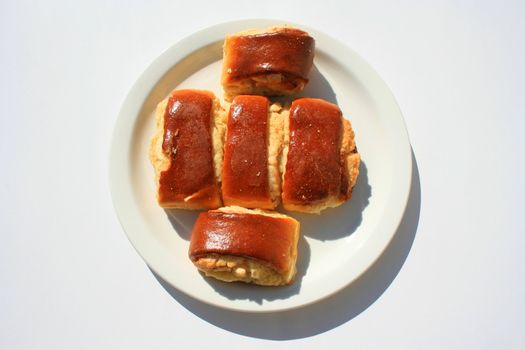 Close up of a nazook pastry on a plate.