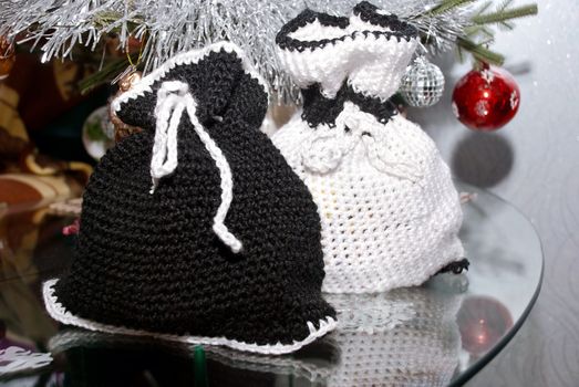 Two gift bags to knit a Christmas tree.