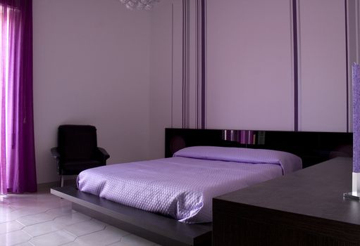 Fuchsia bedroom with halflight atmosphere