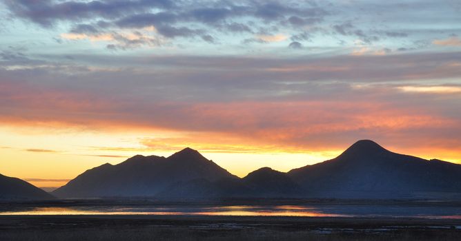 View of Mystic Lake at sunset. Located in the San Jacinto Valley region of Southern California.







Panoramic view of Mystic Lake at sunset in the San Jacinto Valley region of Southern California.