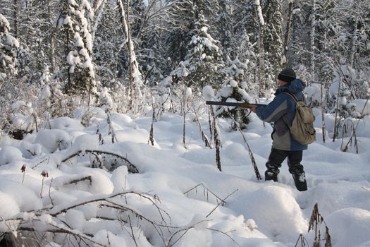 The hunter on hunting in a winter wood