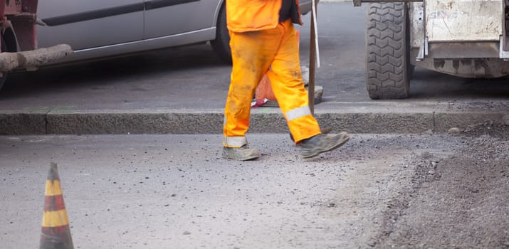 Asphalt's Worker in the street