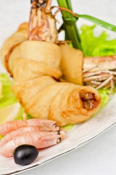 shrimps, with lettuce, green onion, lemon and black olive