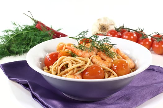 spaghetti with shrimps, tomatoes and dill