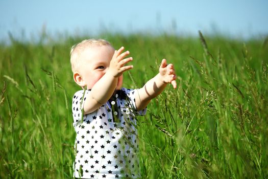 boy joy in green grass