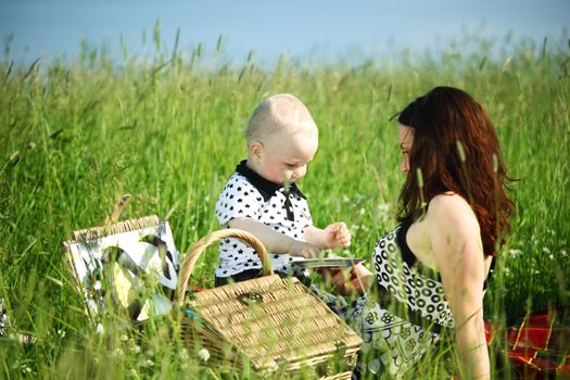 picnic of happy family on green grass