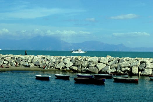 bouts situating near the pier of Napoli