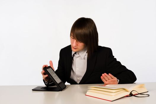 Student preferring an ebook to traditional paper