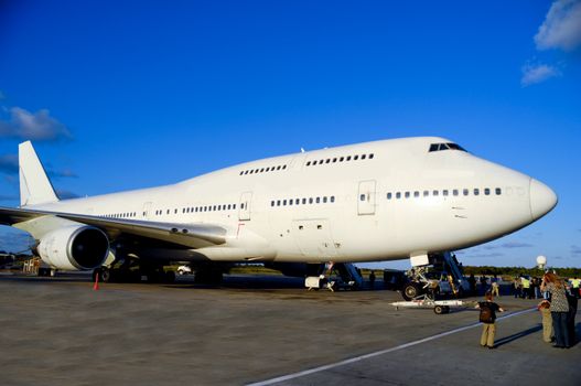 Air travel - A parked plane is loading off Passengers in an airport