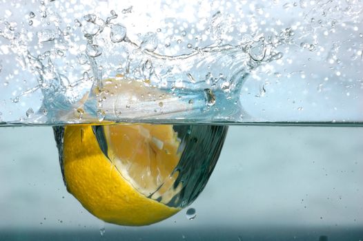 Fresh lemon splash into water