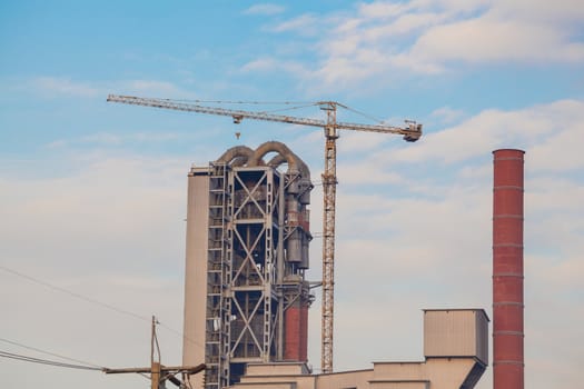 Industrial and construction cranes
