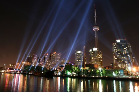 Beams of light in Toronto for the art installation: Pulse Front.